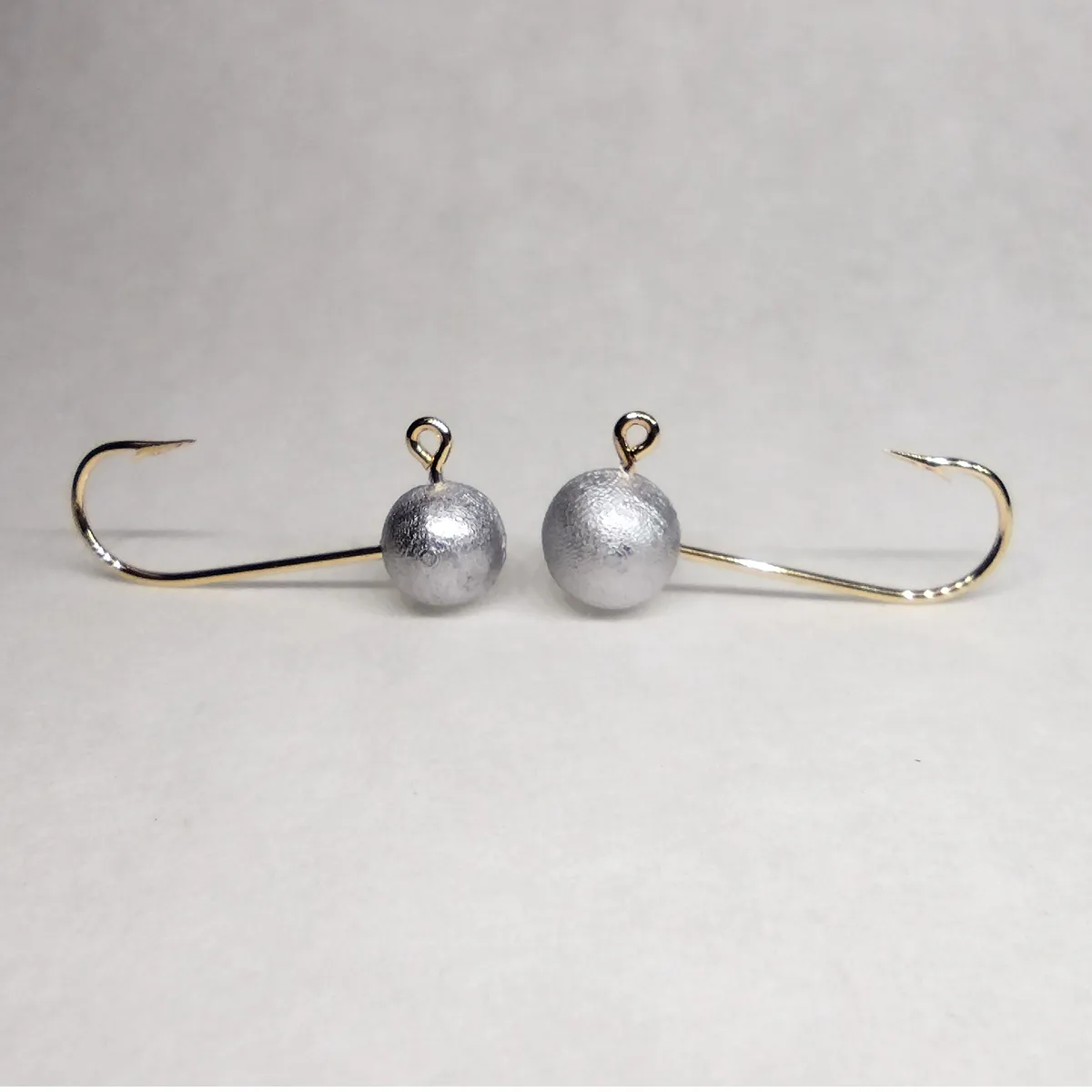 This side-by-side comparison shows an unpainted 1/32-ounce Panfishpro jig head on the left and our new 1/24-ounce jig head on the right. Our new jig head is clearly a bit heavier.